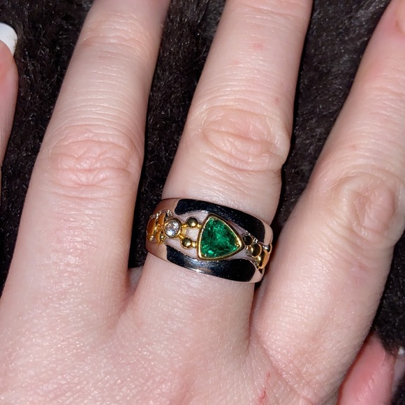 Sterling silver with a bit of gold tone accent and green cubic zirconia size 7 - Picture 1 of 4